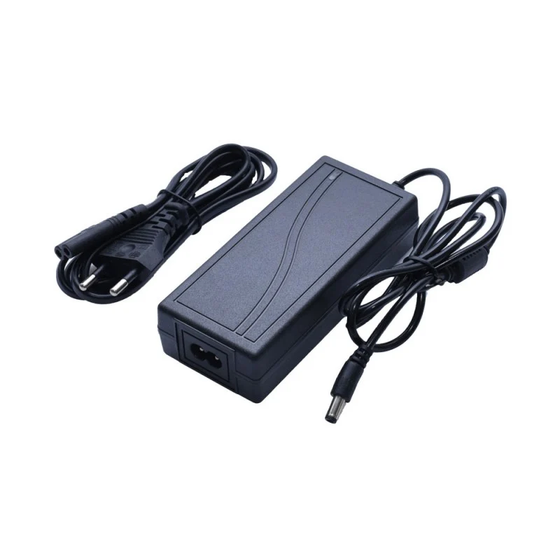 Stabilizált tápegység 12V/8A, fekete