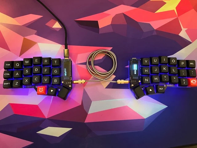 Corne V2 Split Mechanikus Billentyűzet - Készre szerelt