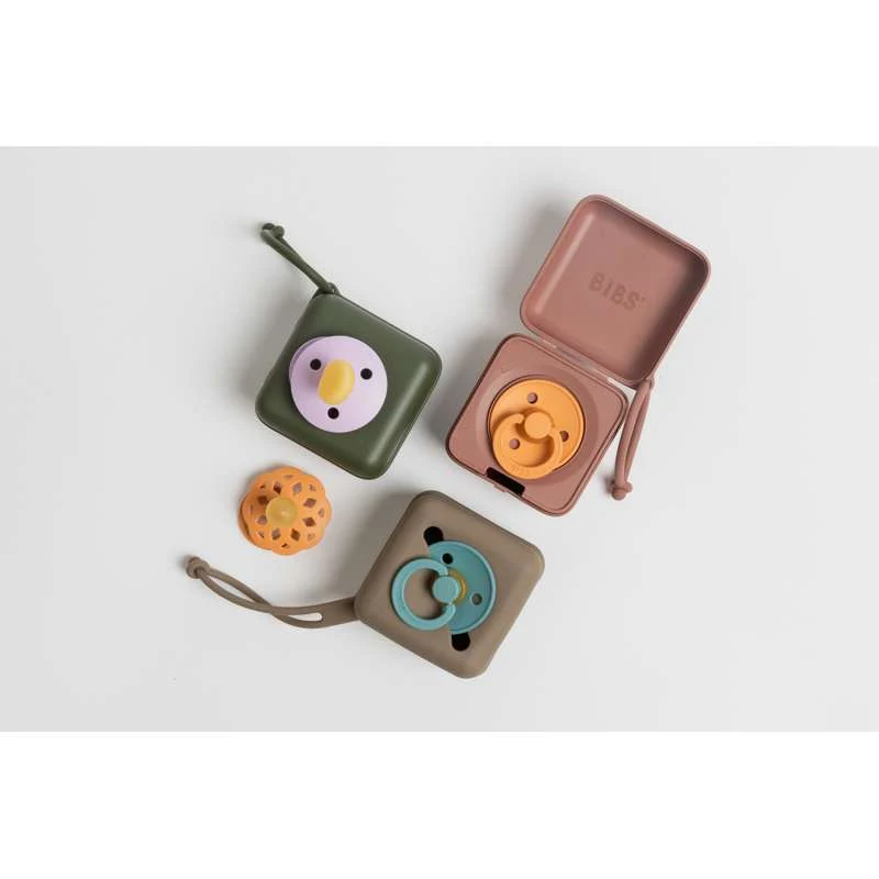 Prémium vízálló BIBS Accessories Pacifier Case - Silikone - Sutteboks m. Plads til 3 Sutter - Dark Oak