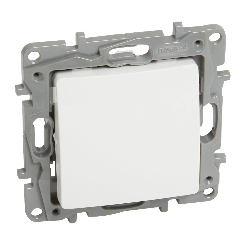 Legrand Niloé egypólusú nyomó 6A, NO-NC, fehér 764507