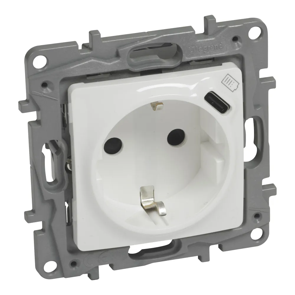 Legrand Niloé Legrand 2p+F földelt aljzat, USB C-típusú csatlakozóval, fehér 764535