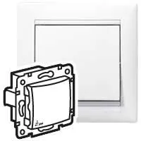 Legrand Valena IP44 keresztkapcsoló, fehér 770097