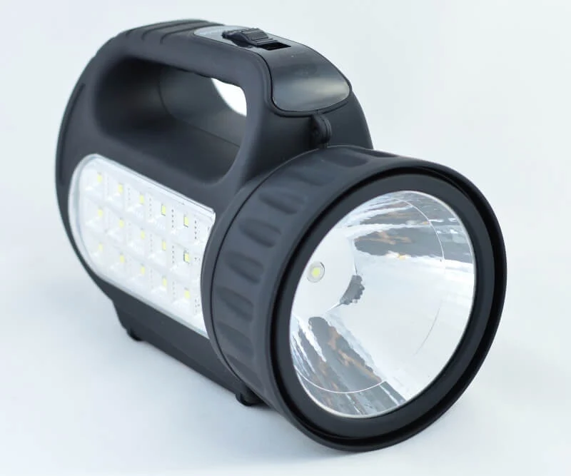 Zseblámpa 5805 elemmel és LED-del, 220V