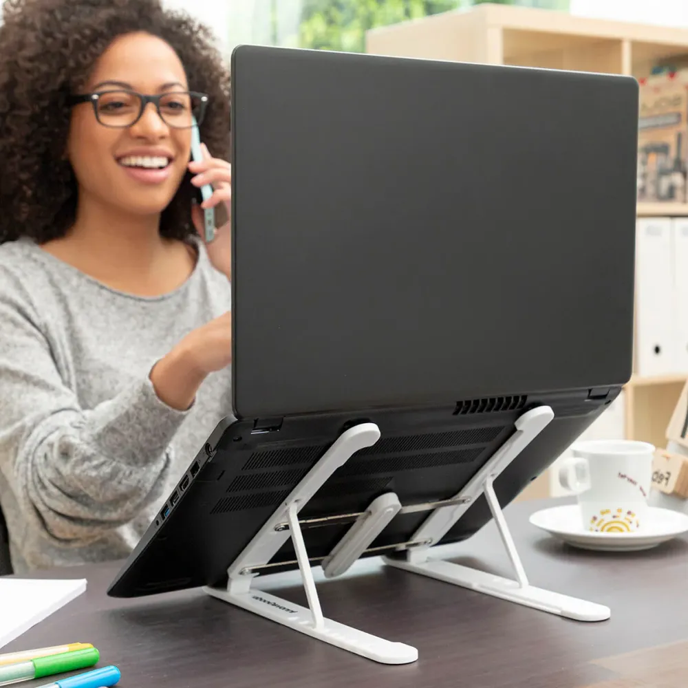 Összecsukható és állítható laptopállvány
