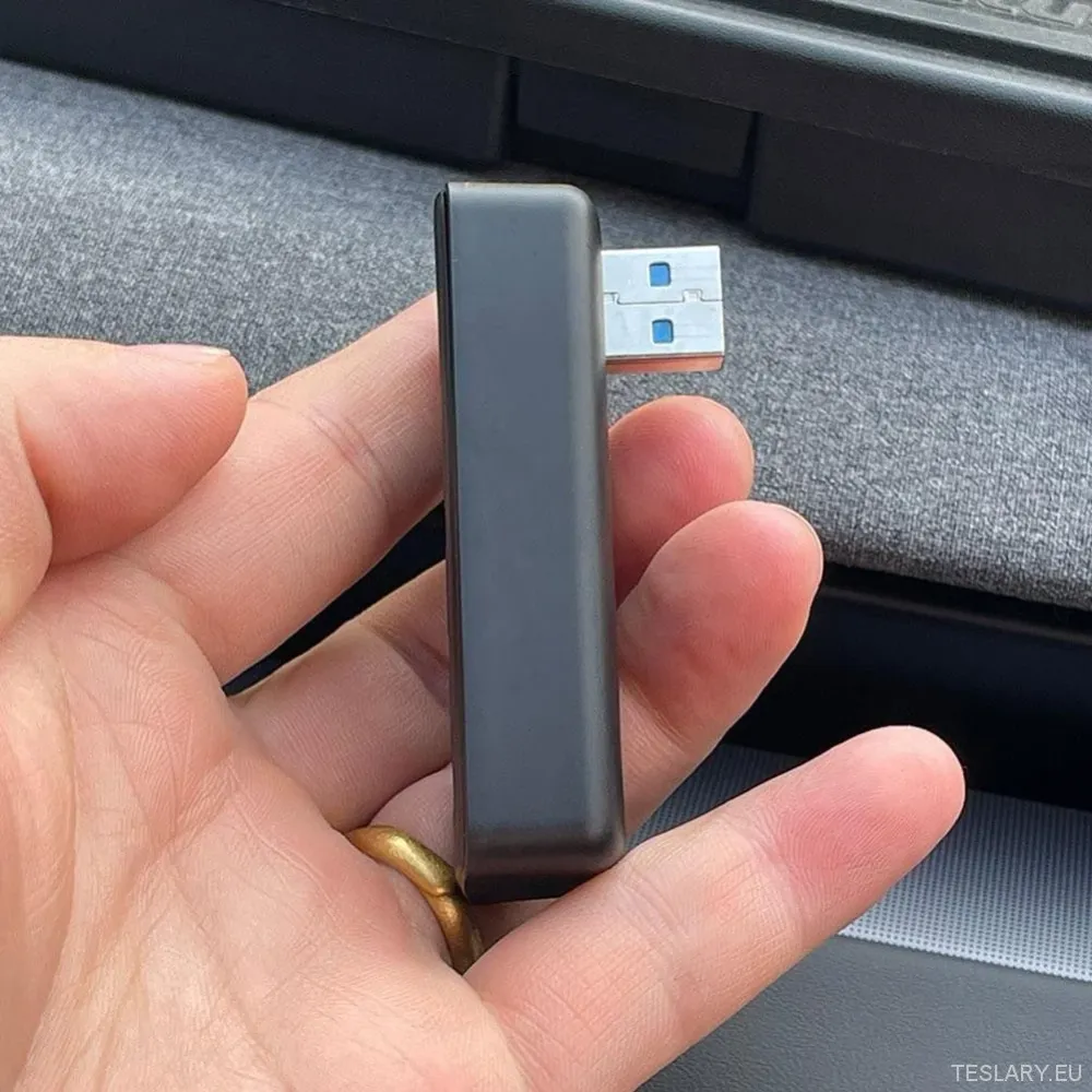 Tesla Model 3. Model kesztyűdoboz usb hub és gyors töltő dokkoló